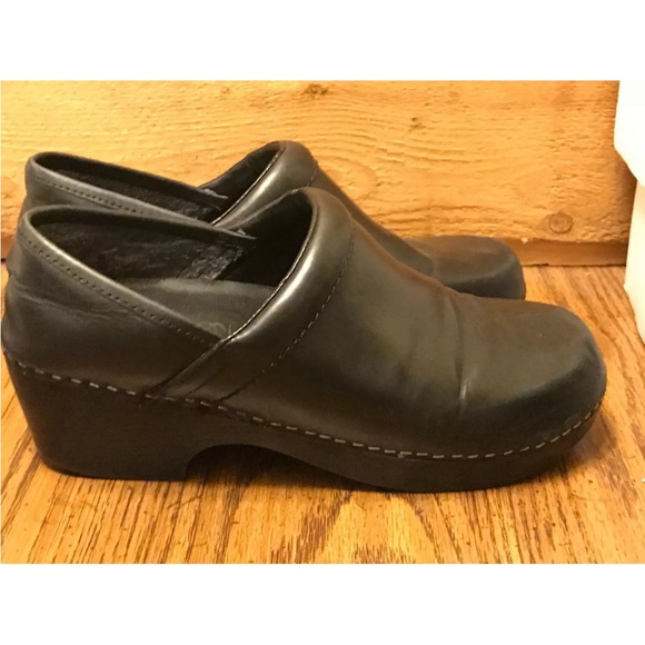 Women’s clogs size 6M black leather made in Brazil - Picture 3 of 7
